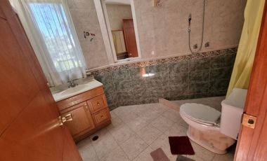 Residencia en Venta con jardines, Casa Club, GYM y Cancha de Tenis
