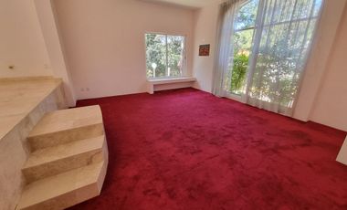 Residencia en Venta con jardines, Casa Club, GYM y Cancha de Tenis