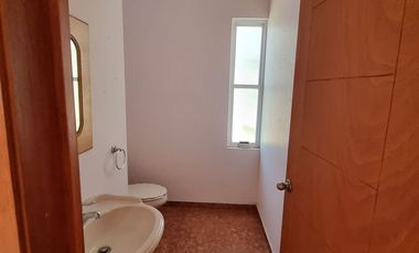 Residencia en Venta con jardines, Casa Club, GYM y Cancha de Tenis