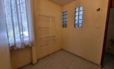 Residencia en Venta con jardines, Casa Club, GYM y Cancha de Tenis