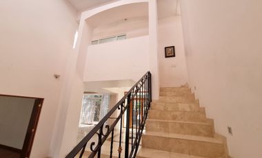Residencia en Venta con jardines, Casa Club, GYM y Cancha de Tenis