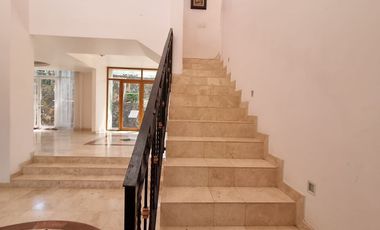 Residencia en Venta con jardines, Casa Club, GYM y Cancha de Tenis