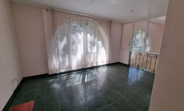 Residencia en Venta con jardines, Casa Club, GYM y Cancha de Tenis