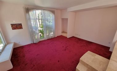 Residencia en Venta con jardines, Casa Club, GYM y Cancha de Tenis