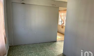 Bodega con Oficina y local Comercial en VENTA en Colonia Gómez Farías CdMx