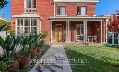 Hermosa casa remodelada con piscina cercana a Plaza Uruguay y colegio San Ignacio