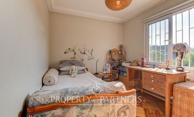 Hermosa casa remodelada con piscina cercana a Plaza Uruguay y colegio San Ignacio