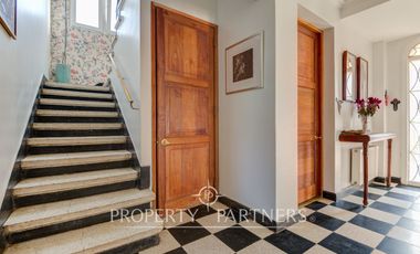 Hermosa casa remodelada con piscina cercana a Plaza Uruguay y colegio San Ignacio