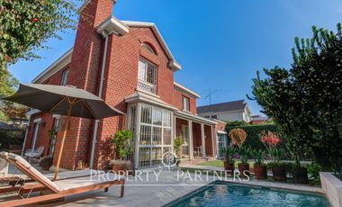 Hermosa casa remodelada con piscina cercana a Plaza Uruguay y colegio San Ignacio