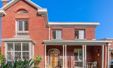 Hermosa casa remodelada con piscina cercana a Plaza Uruguay y colegio San Ignacio