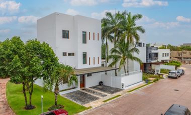 Casa en Venta con Doble Terreno en Residencial Arbolada