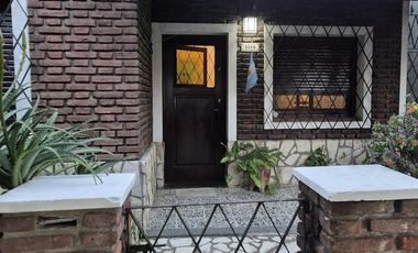 CASA EN BOULOGE, MUY BUEN LOTE, APTO CREDITO!