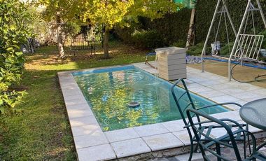 CASA EN VENTA 3 DORMITORIOS, JARDÍN, PILETA QUILMES