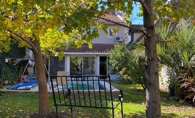 CASA EN VENTA 3 DORMITORIOS, JARDÍN, PILETA QUILMES