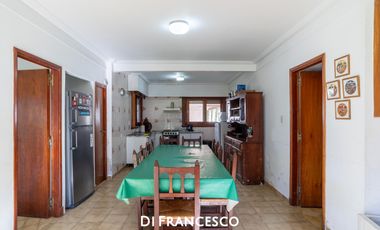 Casa Mar de ostende sobre lote Multifamiliar-150 m del Mar