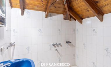 Casa Mar de ostende sobre lote Multifamiliar-150 m del Mar