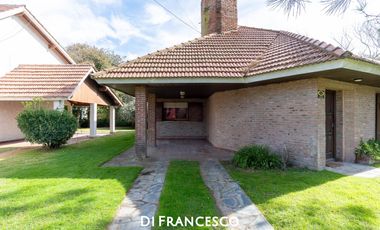 Casa Mar de ostende sobre lote Multifamiliar-150 m del Mar