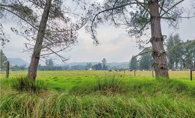 LOTE SE VENDE. LA CALERA - CUND.