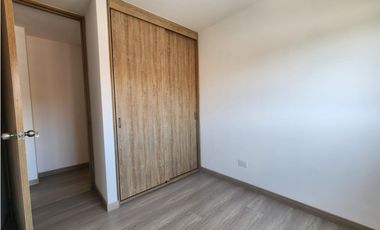 ARRIENDO APARTAMENTO CEDRO NOVATERRA PISO 10.