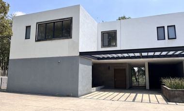 Renta moderna casa en Condominio de dos casas
