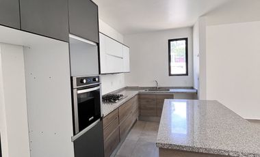 Renta moderna casa en Condominio de dos casas