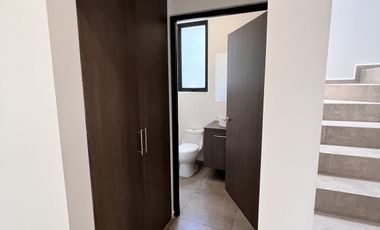 Renta moderna casa en Condominio de dos casas