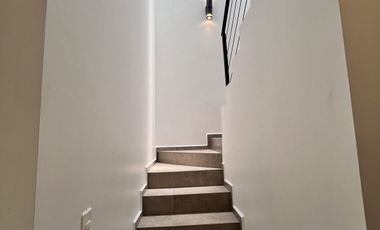 Renta moderna casa en Condominio de dos casas