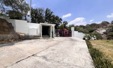 Renta moderna casa en Condominio de dos casas