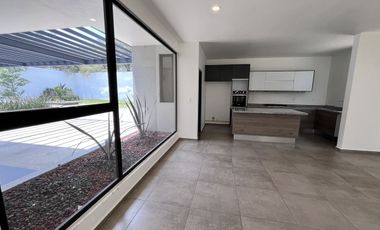 Renta moderna casa en Condominio de dos casas