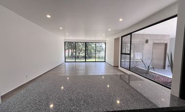 Renta moderna casa en Condominio de dos casas