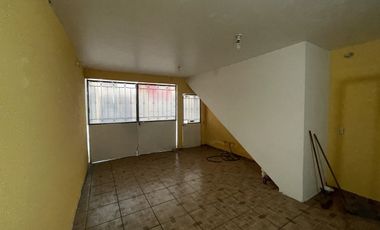 Venta de casa en Los Laureles Erendira
