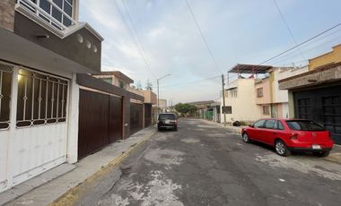 Venta de casa en Los Laureles Erendira