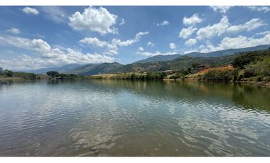 Lote en venta en condominio campestre Lagos de Maracaibo Palmira Valle