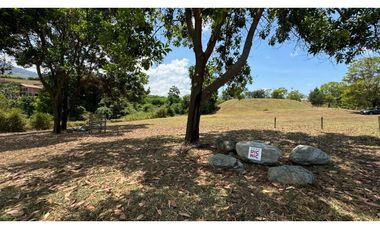 Lote en venta en condominio campestre Lagos de Maracaibo Palmira Valle