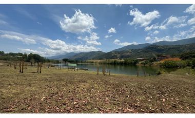 Lote en venta en condominio campestre Lagos de Maracaibo Palmira Valle