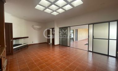 PRECIOSA RESIDENCIA EN VENTA FRENTE AL RÍO EN FRACCIONAMIENTO RESIDENCIAL JARDINES