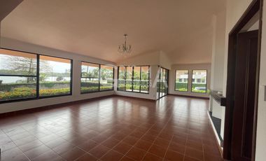 PRECIOSA RESIDENCIA EN VENTA FRENTE AL RÍO EN FRACCIONAMIENTO RESIDENCIAL JARDINES