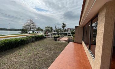 PRECIOSA RESIDENCIA EN VENTA FRENTE AL RÍO EN FRACCIONAMIENTO RESIDENCIAL JARDINES