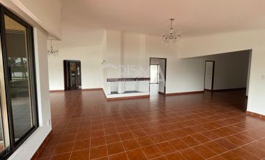 PRECIOSA RESIDENCIA EN VENTA FRENTE AL RÍO EN FRACCIONAMIENTO RESIDENCIAL JARDINES