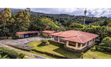 VENDO CASA CON VISTAS AL PUEBLO DE BOQUETE EN JARAMILLO