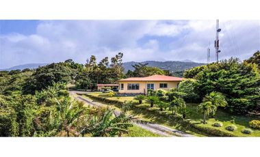 VENDO CASA CON VISTAS AL PUEBLO DE BOQUETE EN JARAMILLO