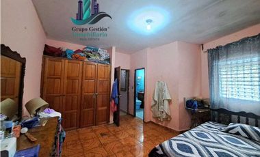 ALQUILO CASA COMERCIAL VIA COLEGIO.FOX FRENTE PLAZA COMERCIAL
