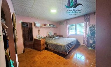 ALQUILO CASA COMERCIAL VIA COLEGIO.FOX FRENTE PLAZA COMERCIAL