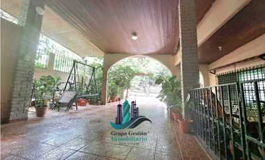 ALQUILO CASA COMERCIAL VIA COLEGIO.FOX FRENTE PLAZA COMERCIAL