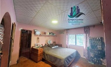 ALQUILO CASA COMERCIAL VIA COLEGIO.FOX FRENTE PLAZA COMERCIAL