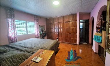 ALQUILO CASA COMERCIAL VIA COLEGIO.FOX FRENTE PLAZA COMERCIAL