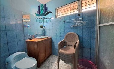 ALQUILO CASA COMERCIAL VIA COLEGIO.FOX FRENTE PLAZA COMERCIAL