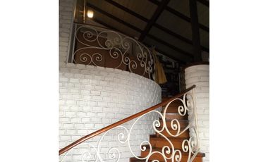 VENTA EXCELENTE CHALET CENTRICO EN IMPECABLE ESTADO