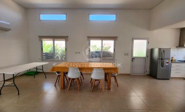 Casa en venta de 3 dormitorios y pileta. Santa Elena. Pilar