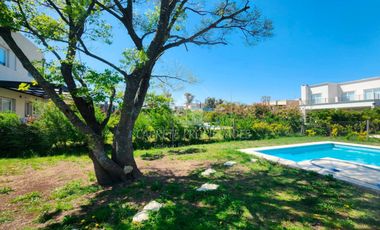 Casa en venta de 3 dormitorios y pileta. Santa Elena. Pilar